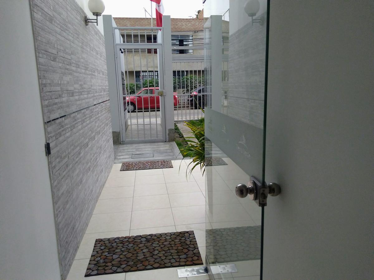 A minutos del centro Con cochera Trujillo Exterior foto